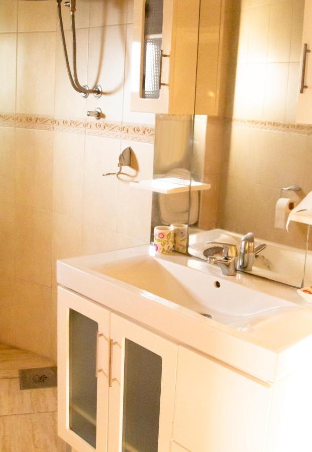 Hostel "Kraljica Snezna " Sutomore Bagian luar foto