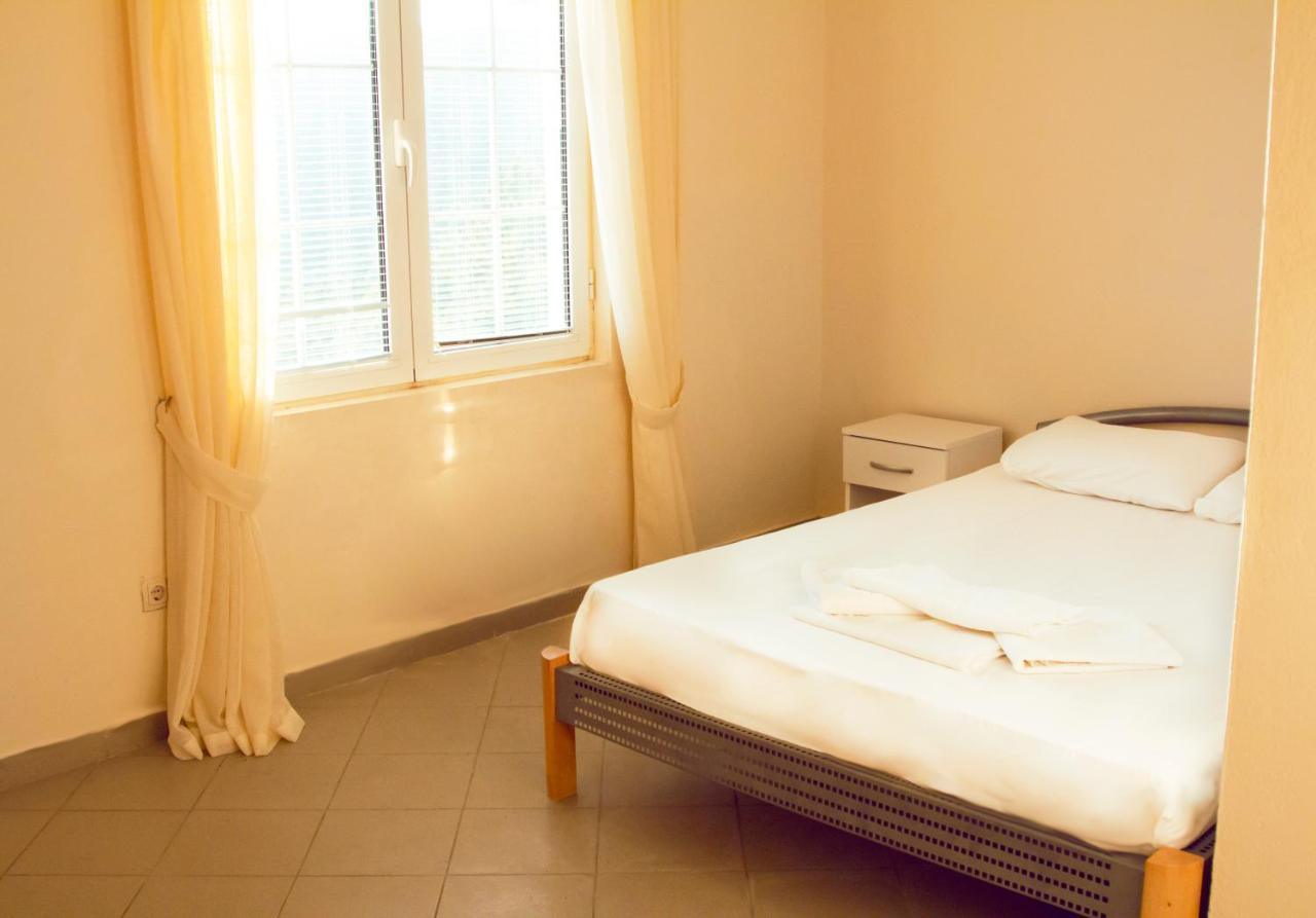 Hostel "Kraljica Snezna " Sutomore Bagian luar foto
