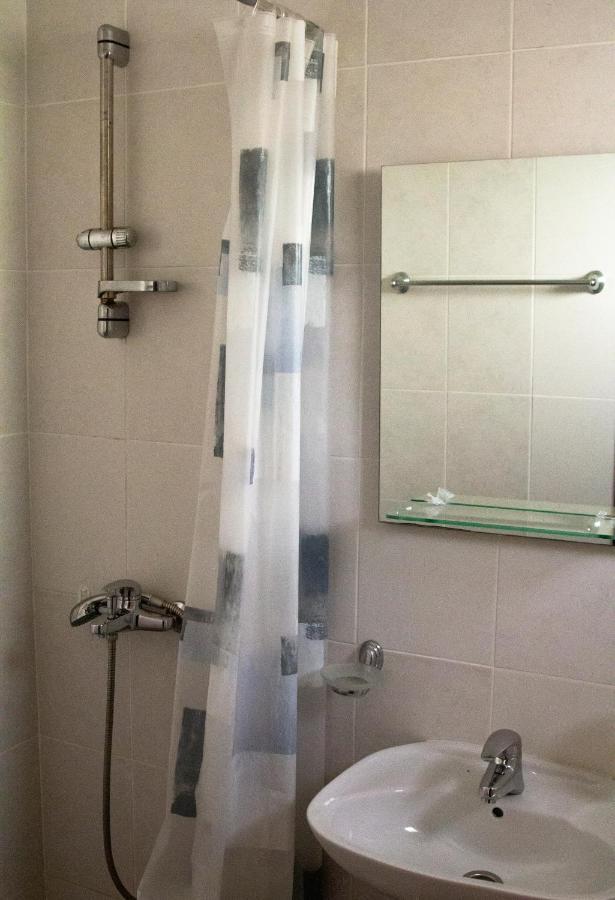 Hostel "Kraljica Snezna " Sutomore Bagian luar foto