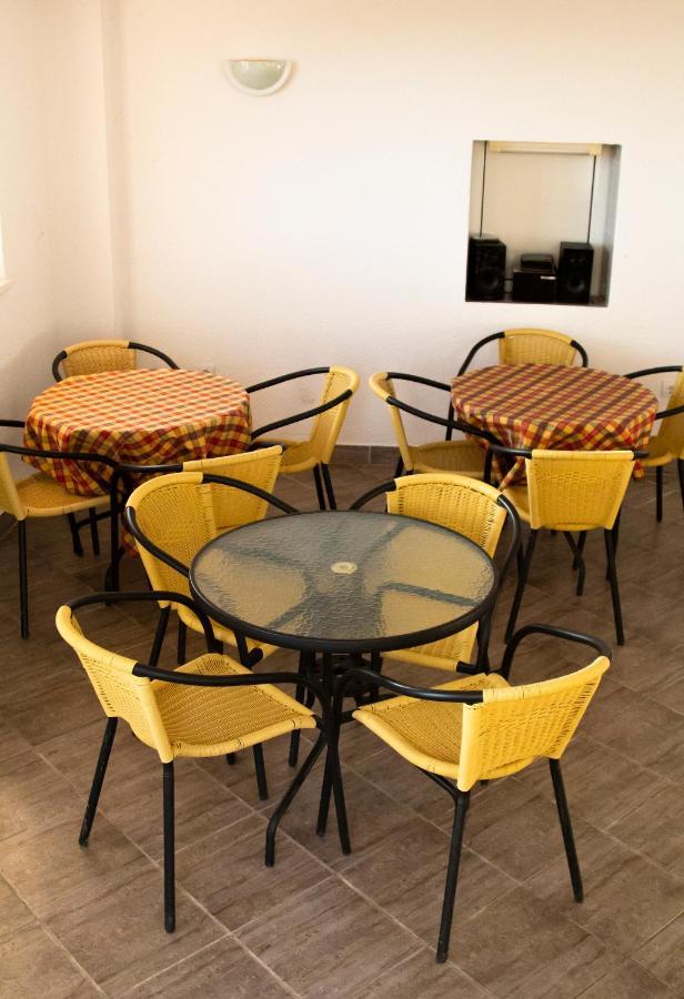 Hostel "Kraljica Snezna " Sutomore Bagian luar foto