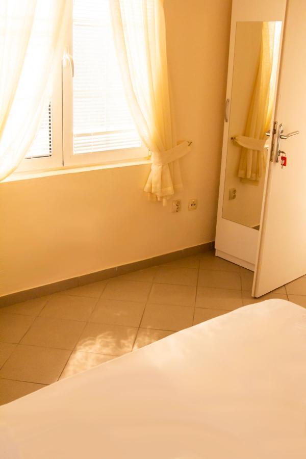 Hostel "Kraljica Snezna " Sutomore Bagian luar foto